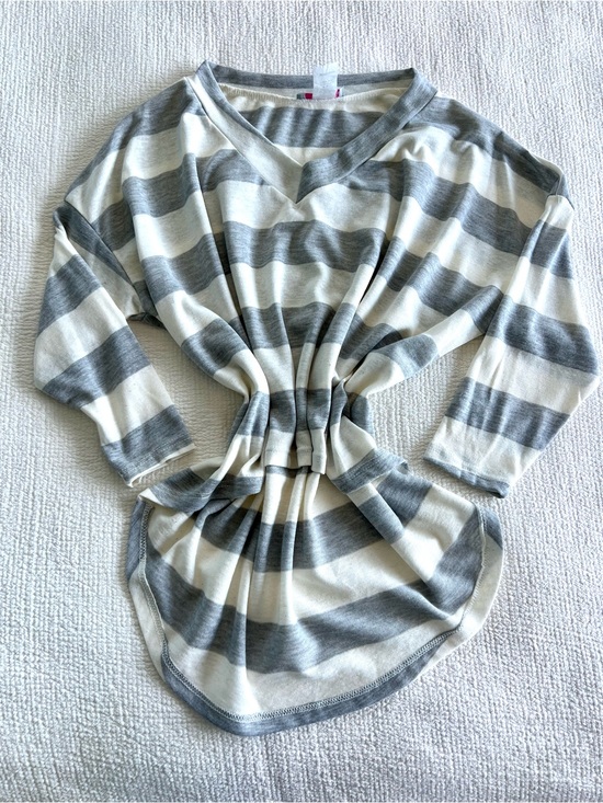 Pretty Young Thing Tops - Free With Over 40$ Purchase Striped Gray and White V-Neck Tunic Top Size: M